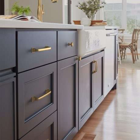 راهنمای انتخاب دستگیره‌های فانتونی متناسب با رنگ و جنس کابینت آشپزخانه