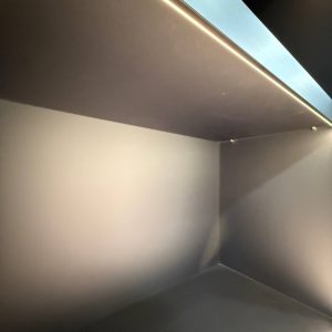 چراغ LED داخل کمد و کابینت جهت جلوی شلف چوبی عرض mm900
